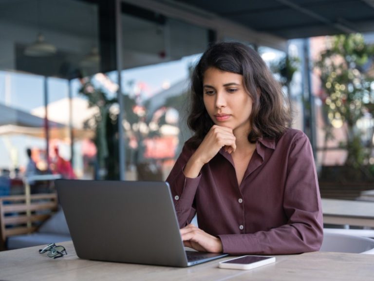 Lawyer assisting with personal and business insolvency issues