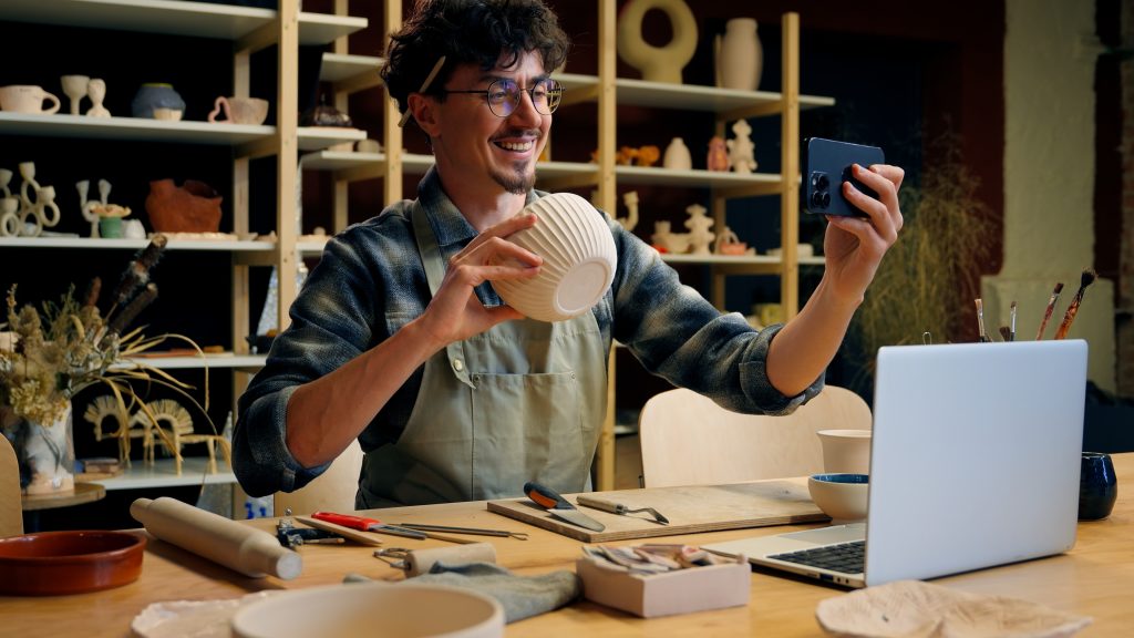 Business owner reviewing a franchise agreement with an Australian lawyer online.